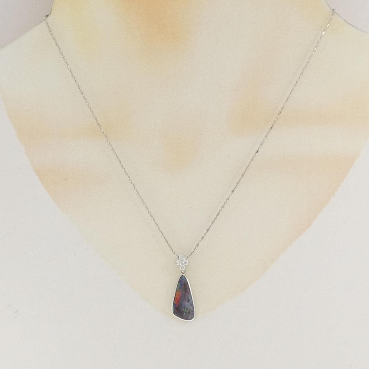 PT900/PT850 ボルダーオパール ネックレス 3.74CT