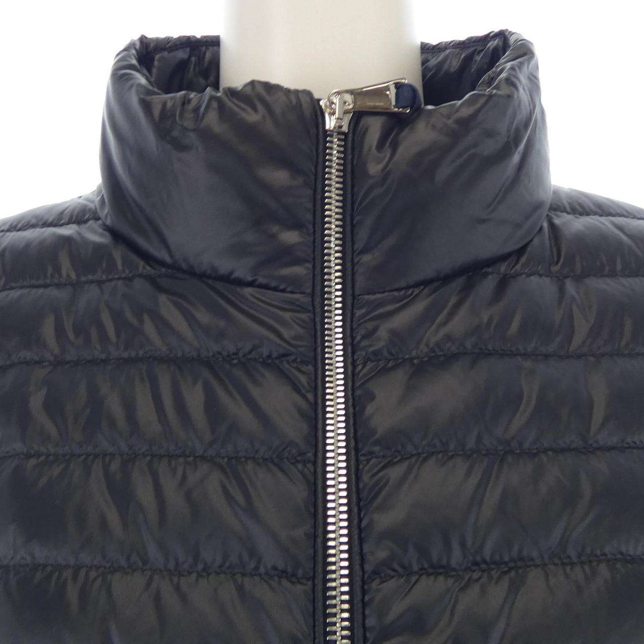 モンクレール MONCLER ダウンジャケット