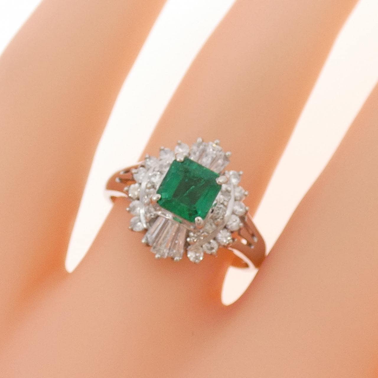PT900 エメラルド リング 0.56CT