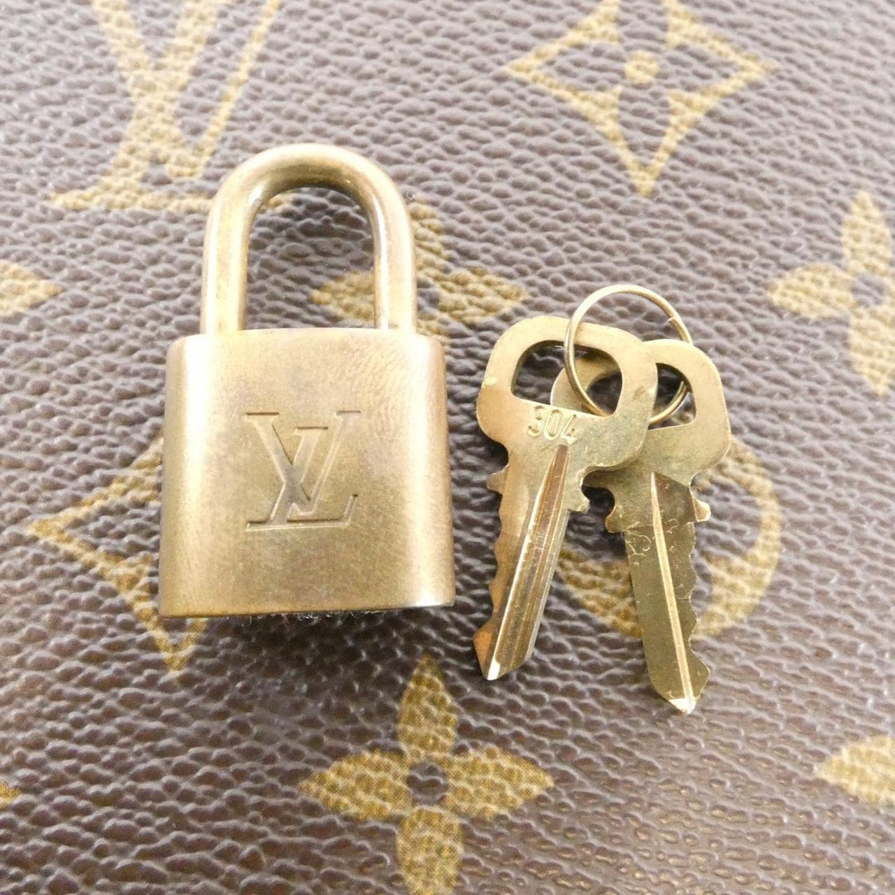 ルイヴィトン モノグラム トゥルーヴィル M42228 バッグ