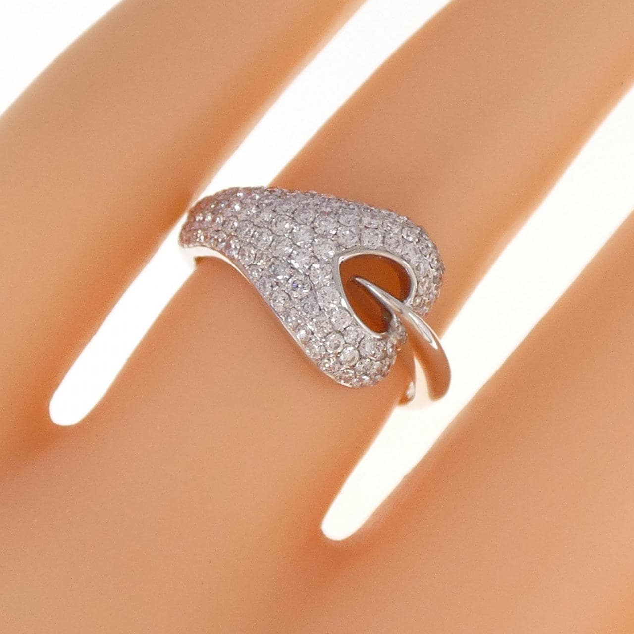 750WG Diamond ring 0.68CT