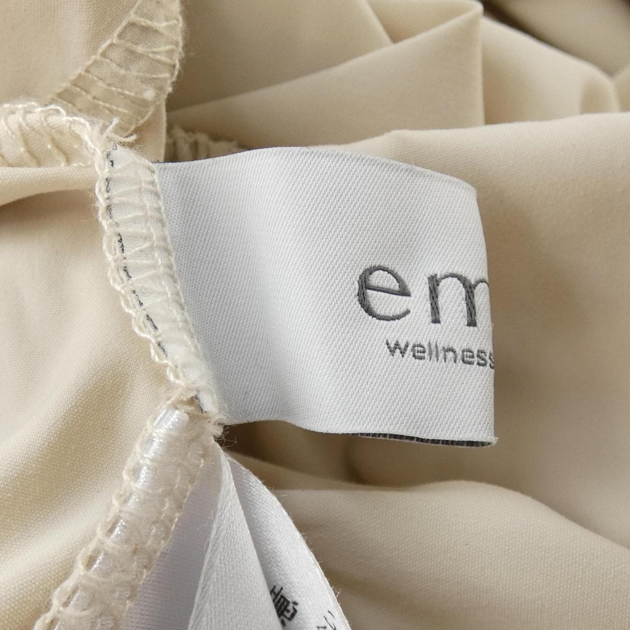 エミ emmi ワンピース