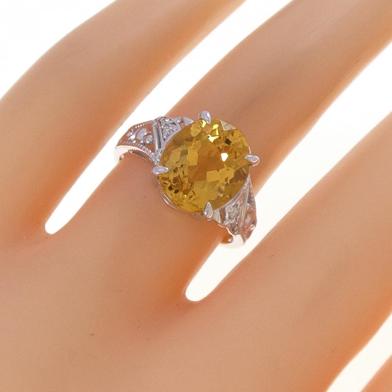 K18WG ベリル リング 3.84CT