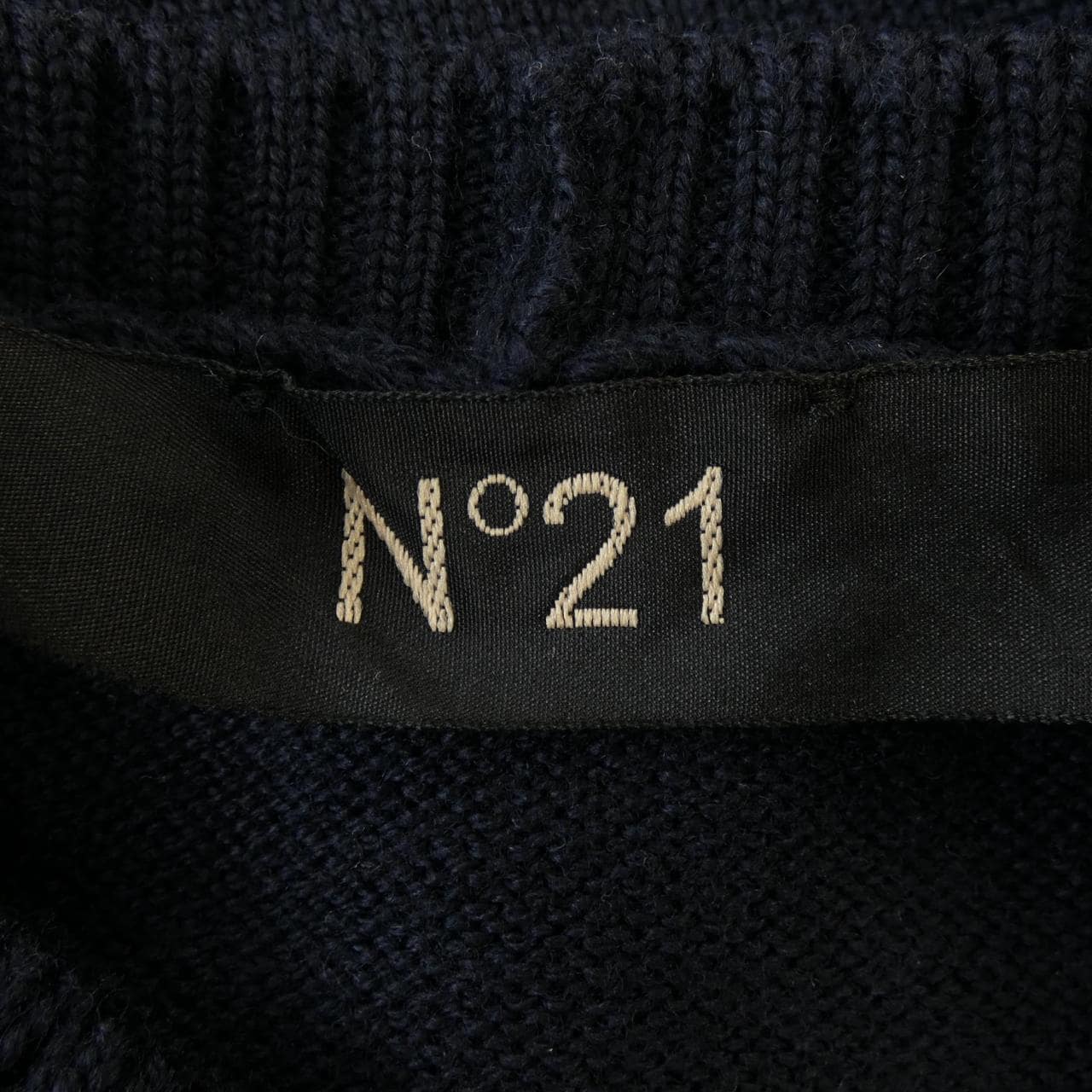 ヌメロヴェントゥーノ N°21 ニット
