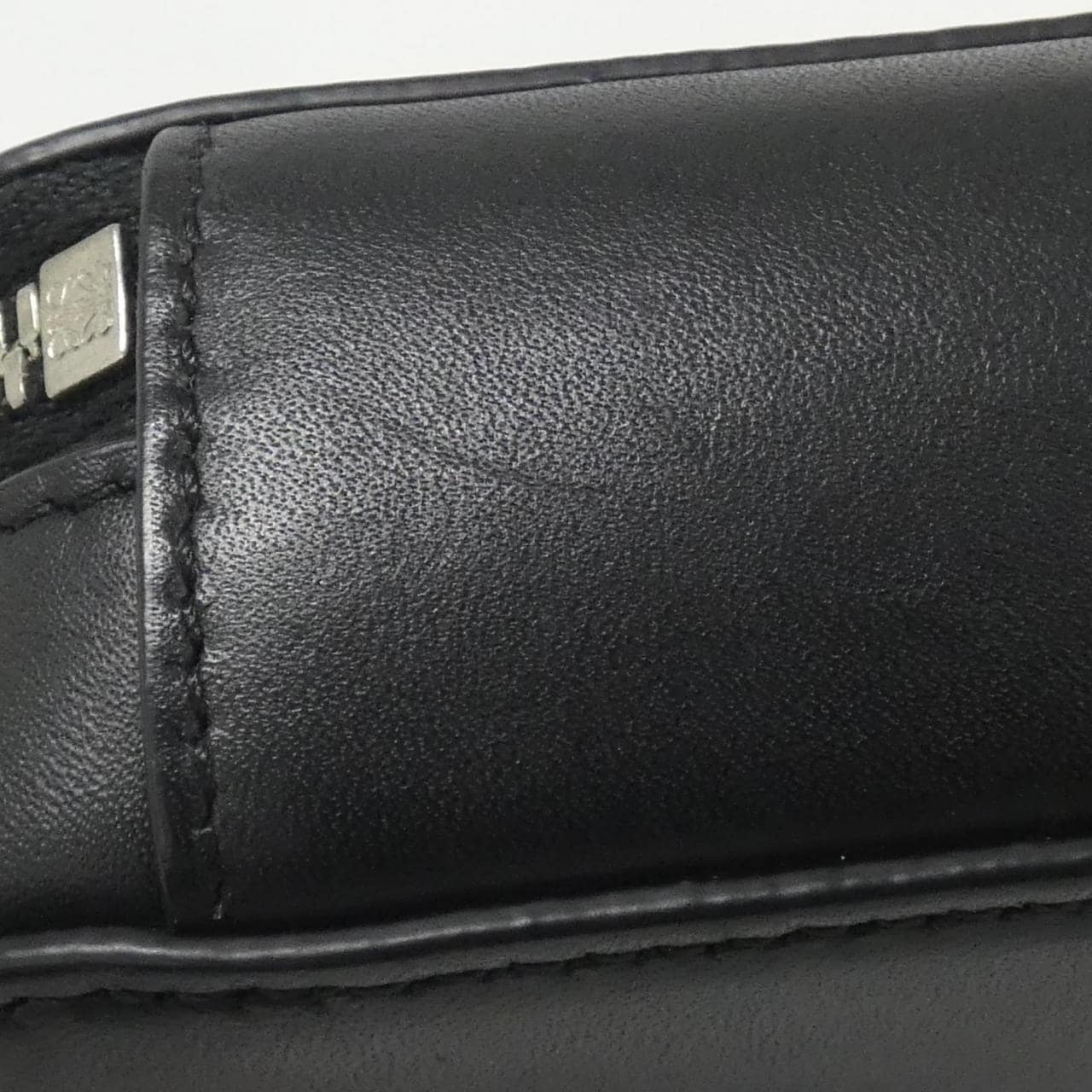 ロエベ バーティカル クロスボディ ポケット C565S59X01 ショルダーバッグ