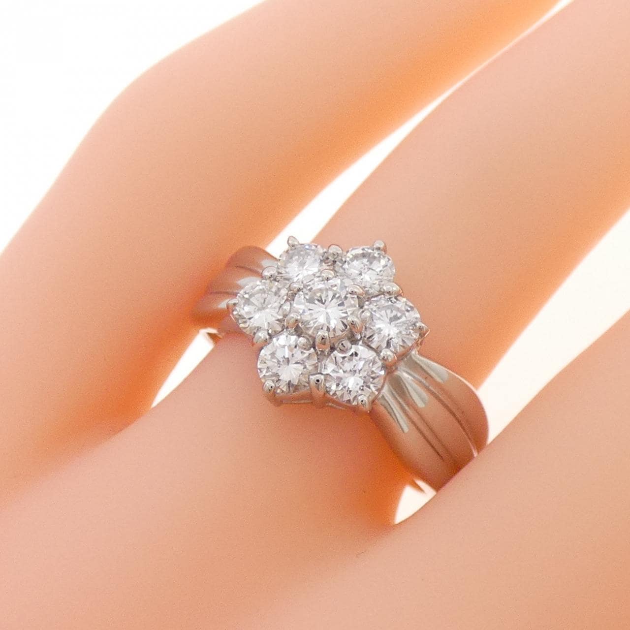 PT900 フラワー ダイヤモンド リング 1.00CT