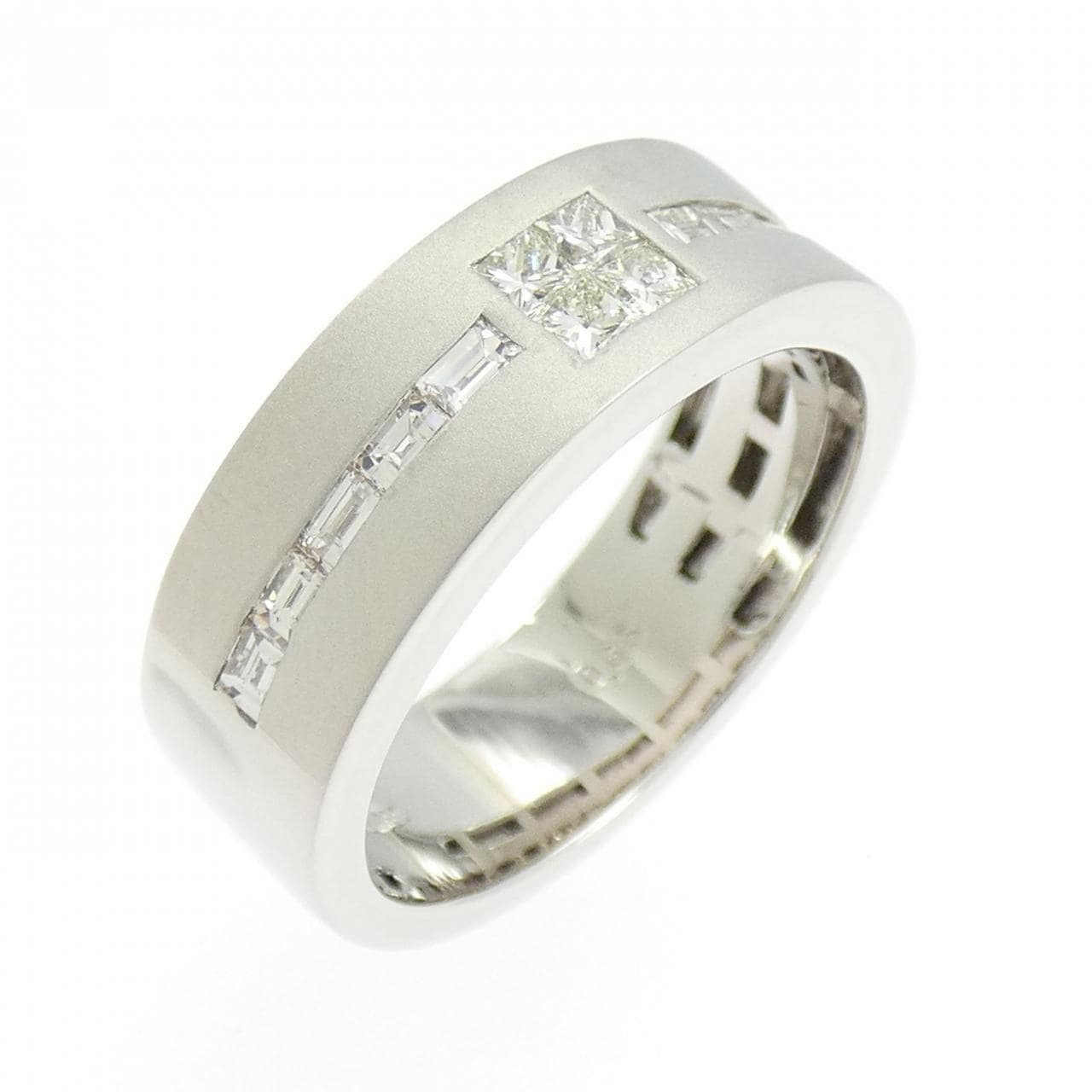 【新品】PT900 ダイヤモンド リング 0.65CT