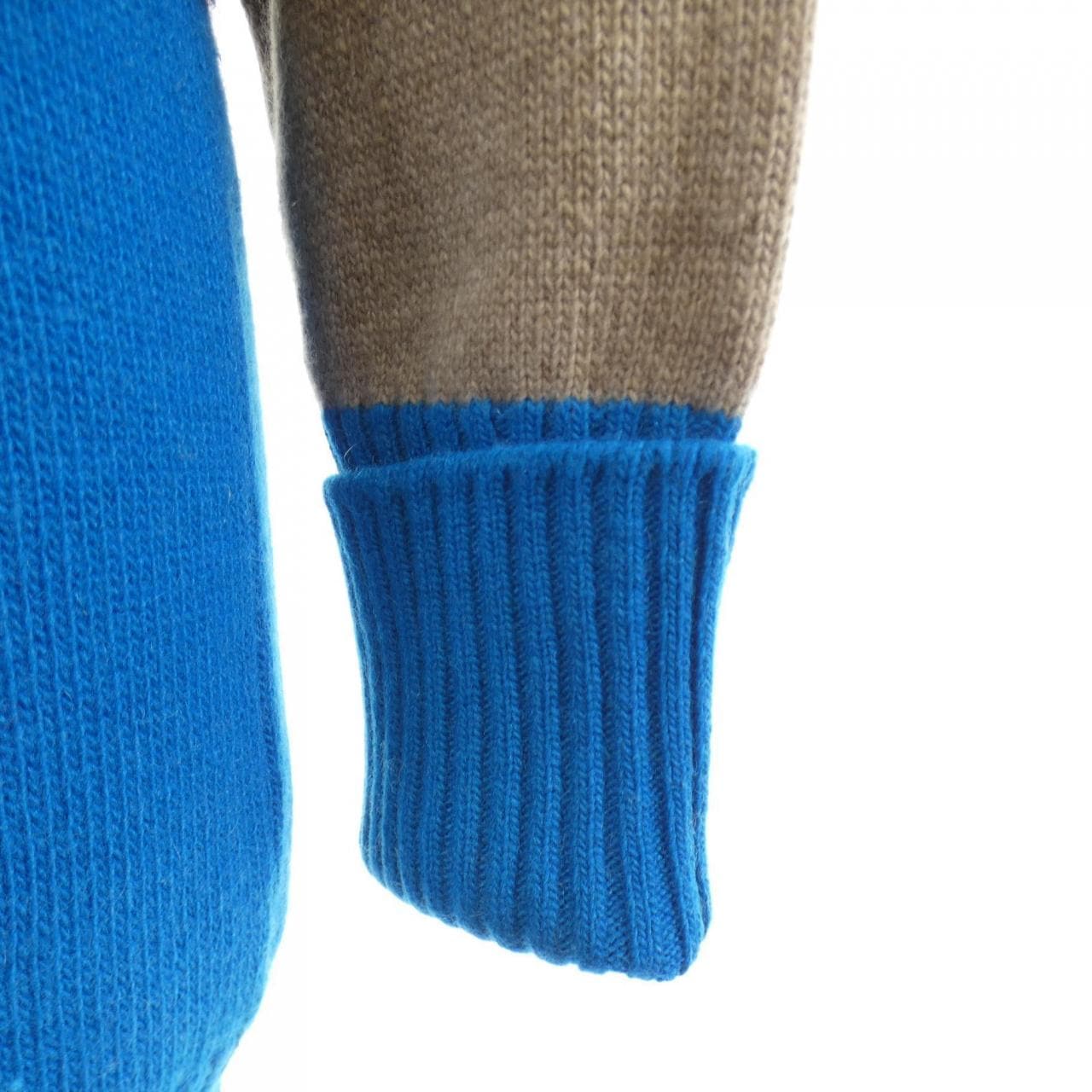 【ヴィンテージ】シャネル CHANEL MADE IN SCOTLAND クローバーボタン ニット