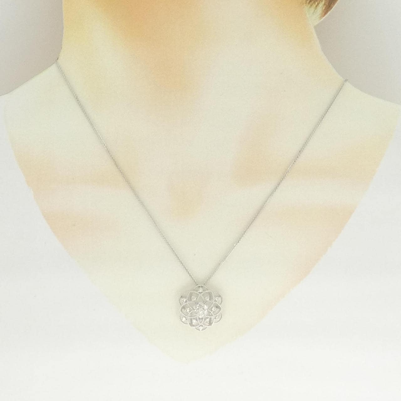 K18WG/750WG フラワー ダイヤモンド ネックレス 0.50CT