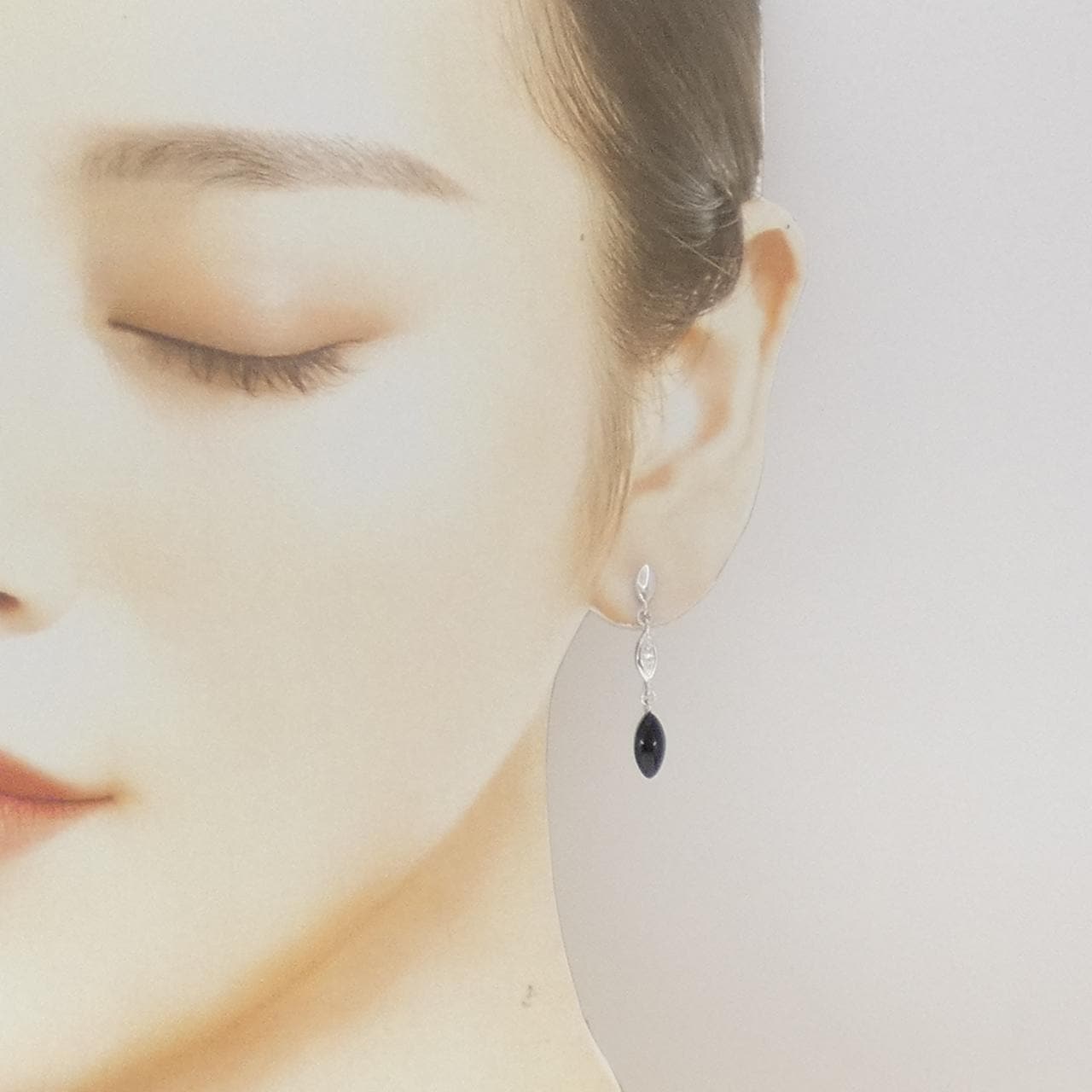 K18WG オニキス ピアス 1.48CT