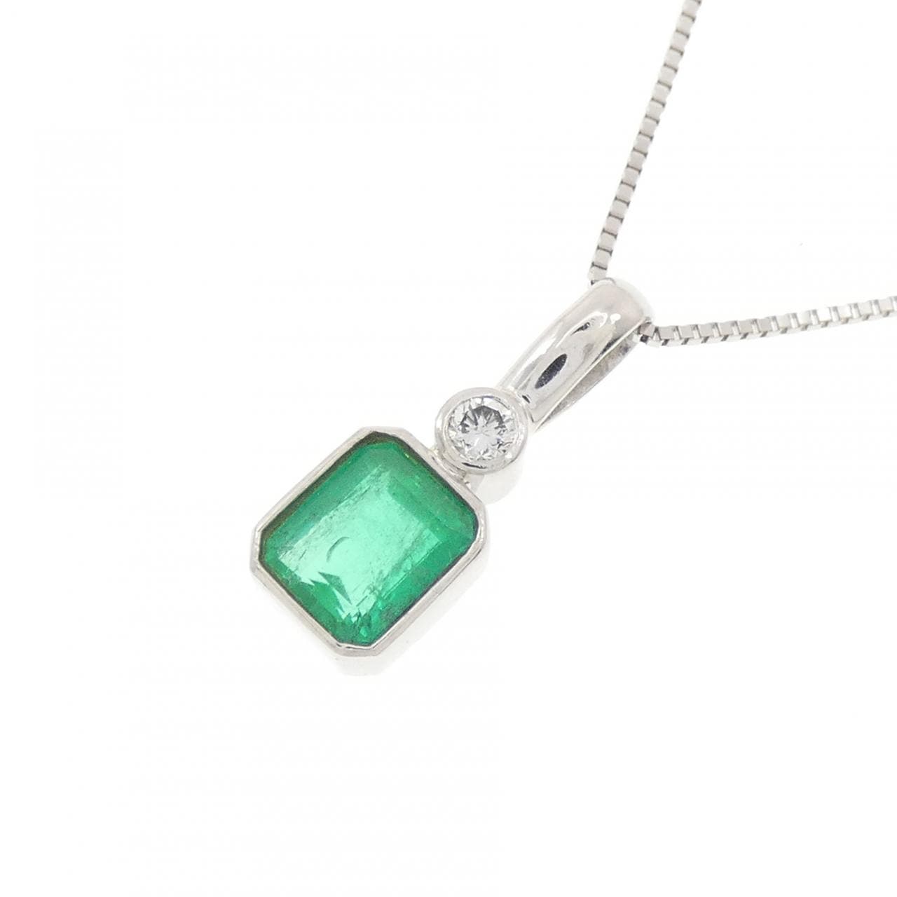 PT900/PT850 エメラルド ネックレス 0.82CT