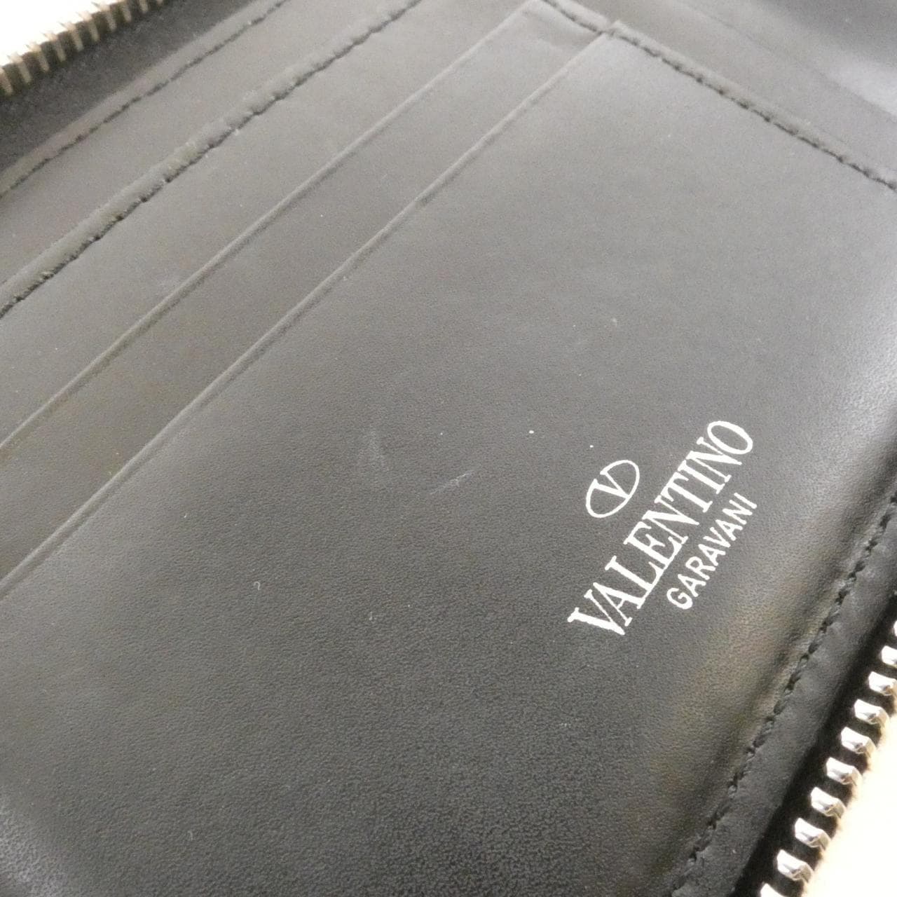 ヴァレンティノガラヴァーニ TY2POP90LVN 財布