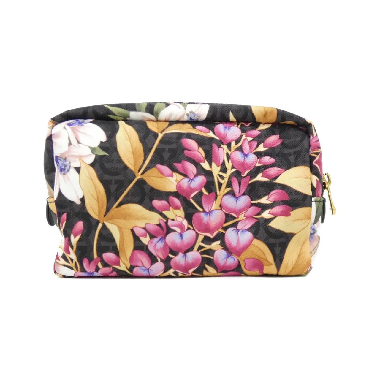 サルヴァトーレフェラガモ 22 0243 ポーチ