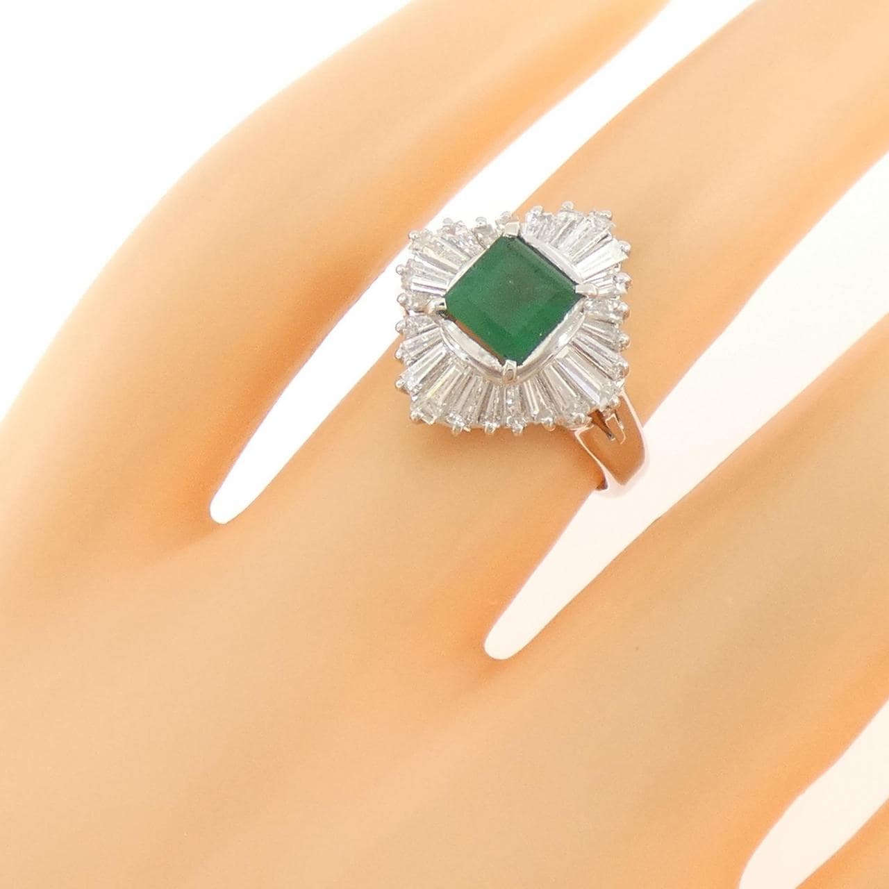 PT900 エメラルド リング 0.84CT