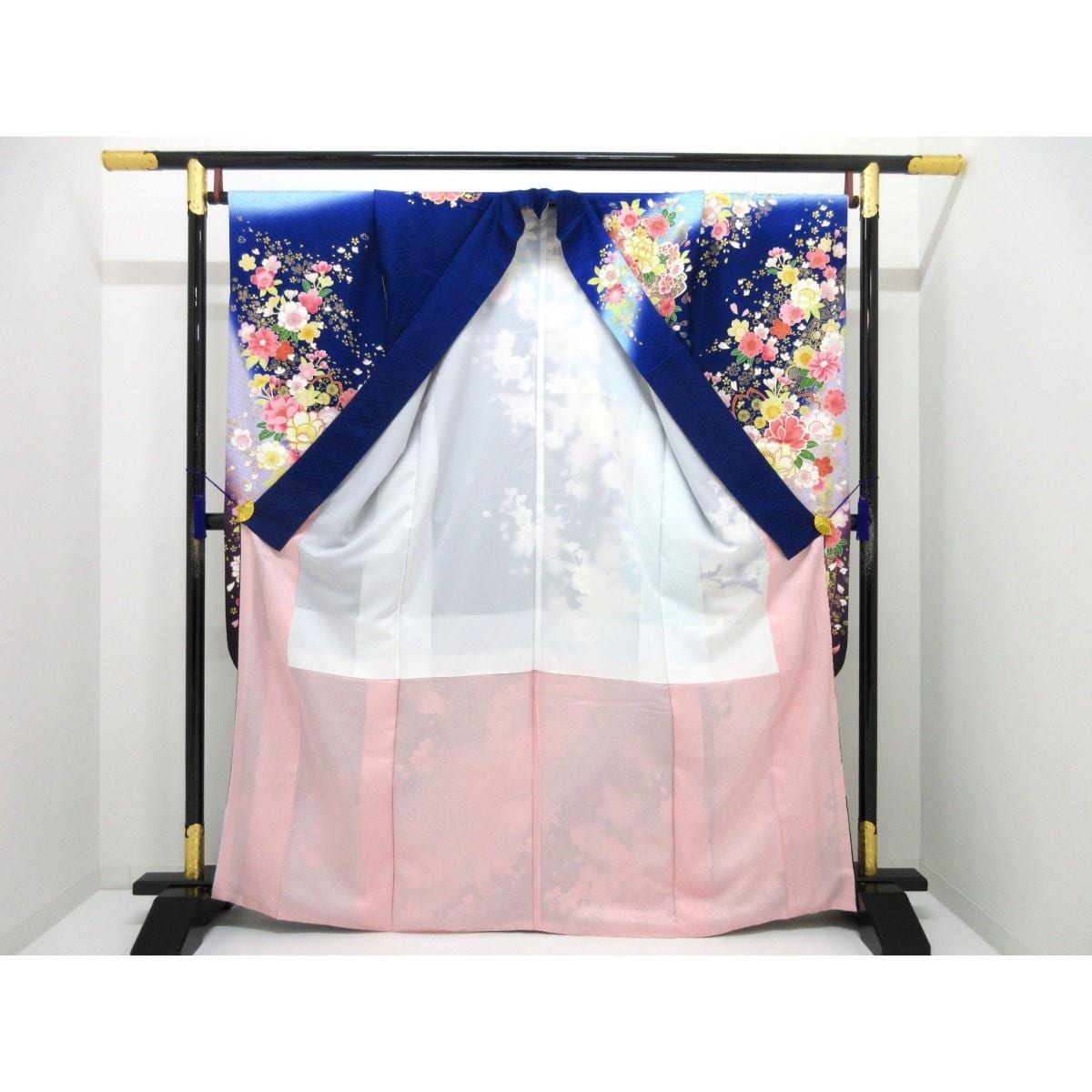 振袖　友禅金彩加工　刺繍入りボカシ染