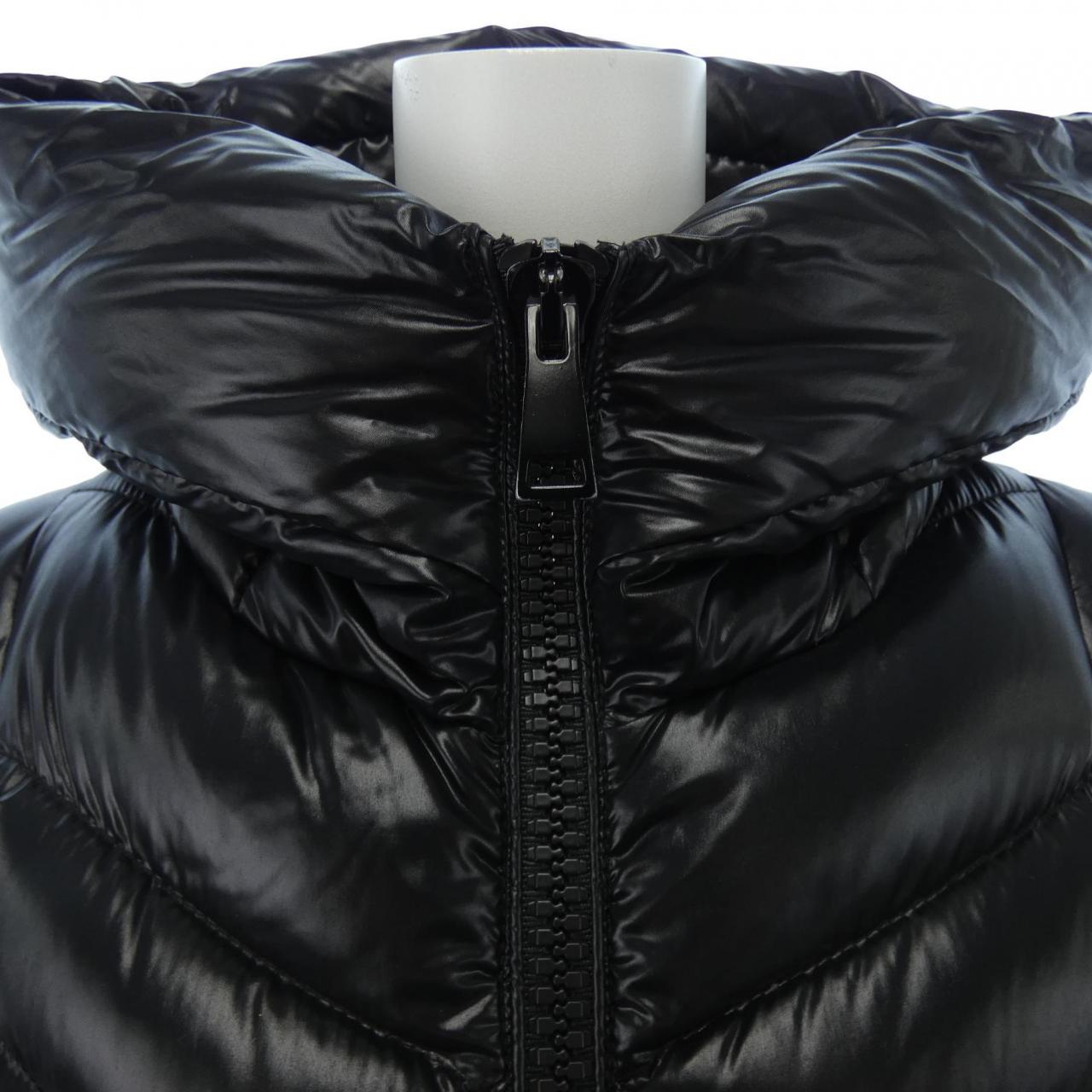 モンクレール MONCLER ダウンジャケット