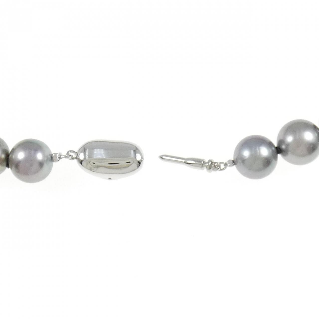 Silver clasp black butterfly pearl necklace 10.3-13.9mm