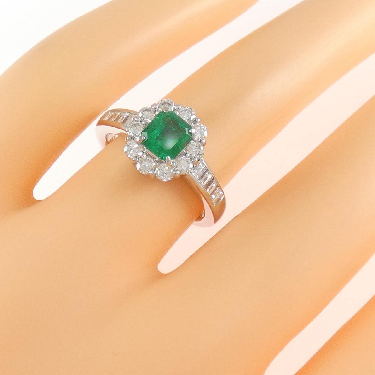 PT900 エメラルド リング 0.65CT