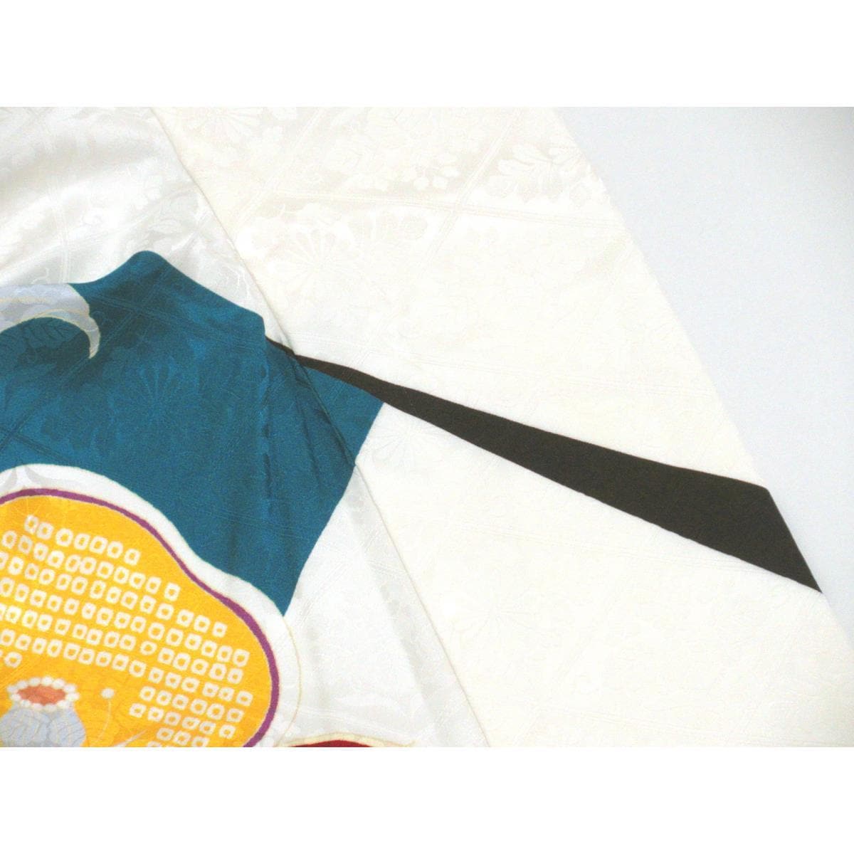 振袖　友禅金彩加工　刺繍入り