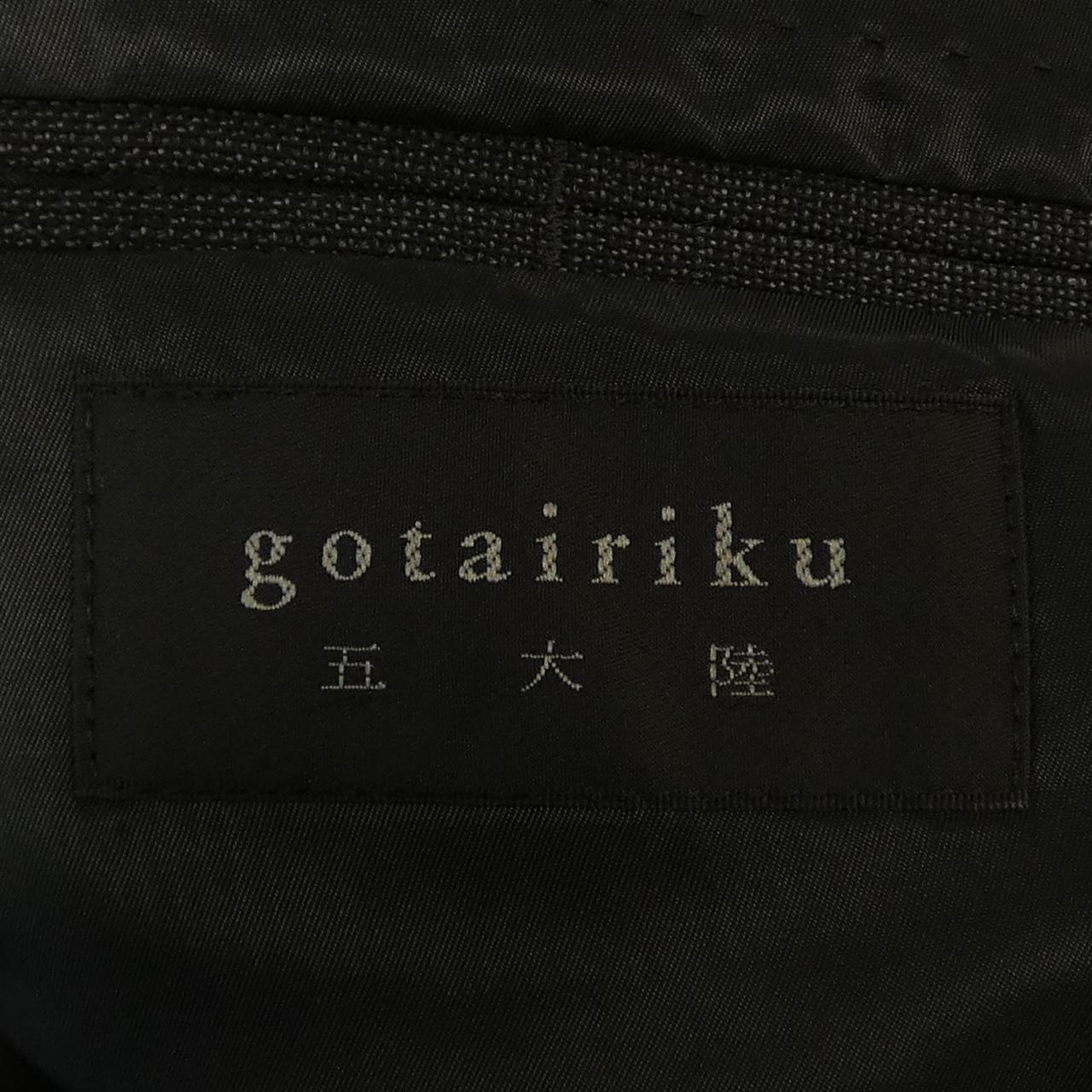 ゴタイリク GOTAIRIKU スーツ