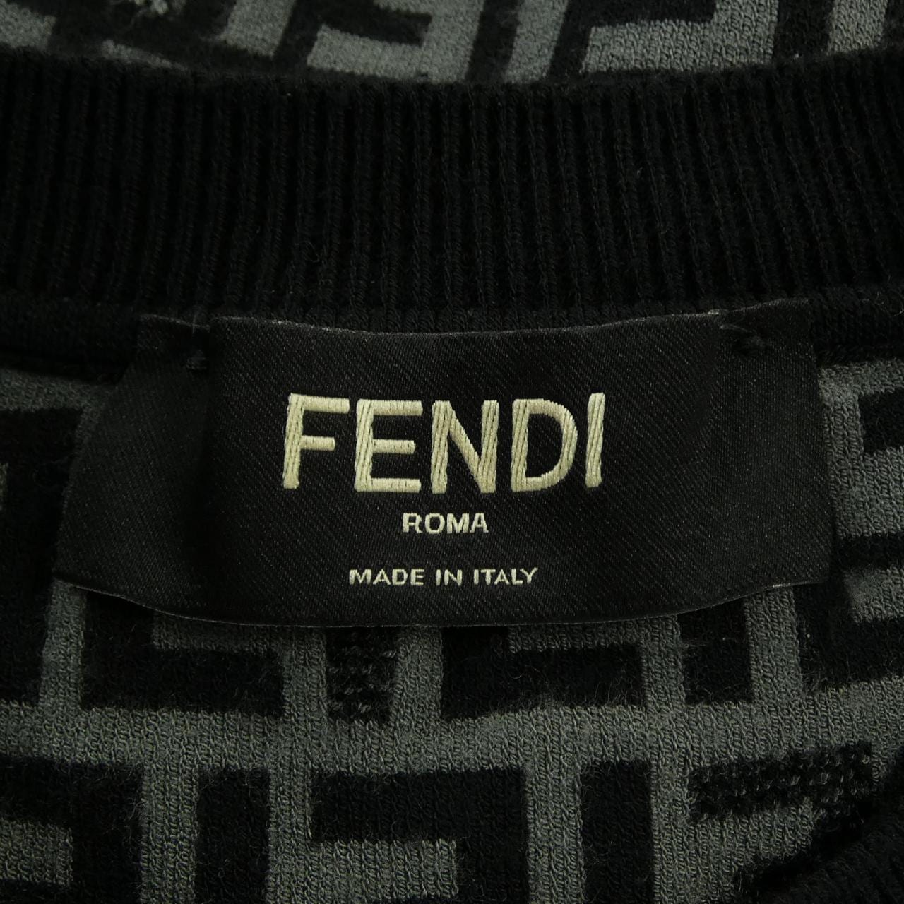 フェンディ FENDI FFモチーフ FZY443 AKEW ニット