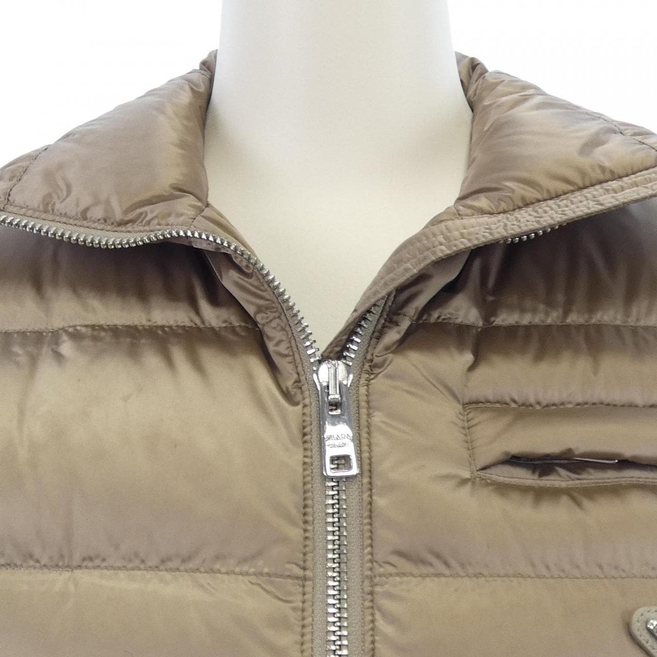 プラダ PRADA トライアングルロゴ 290546 R152 1DAB ダウンベスト