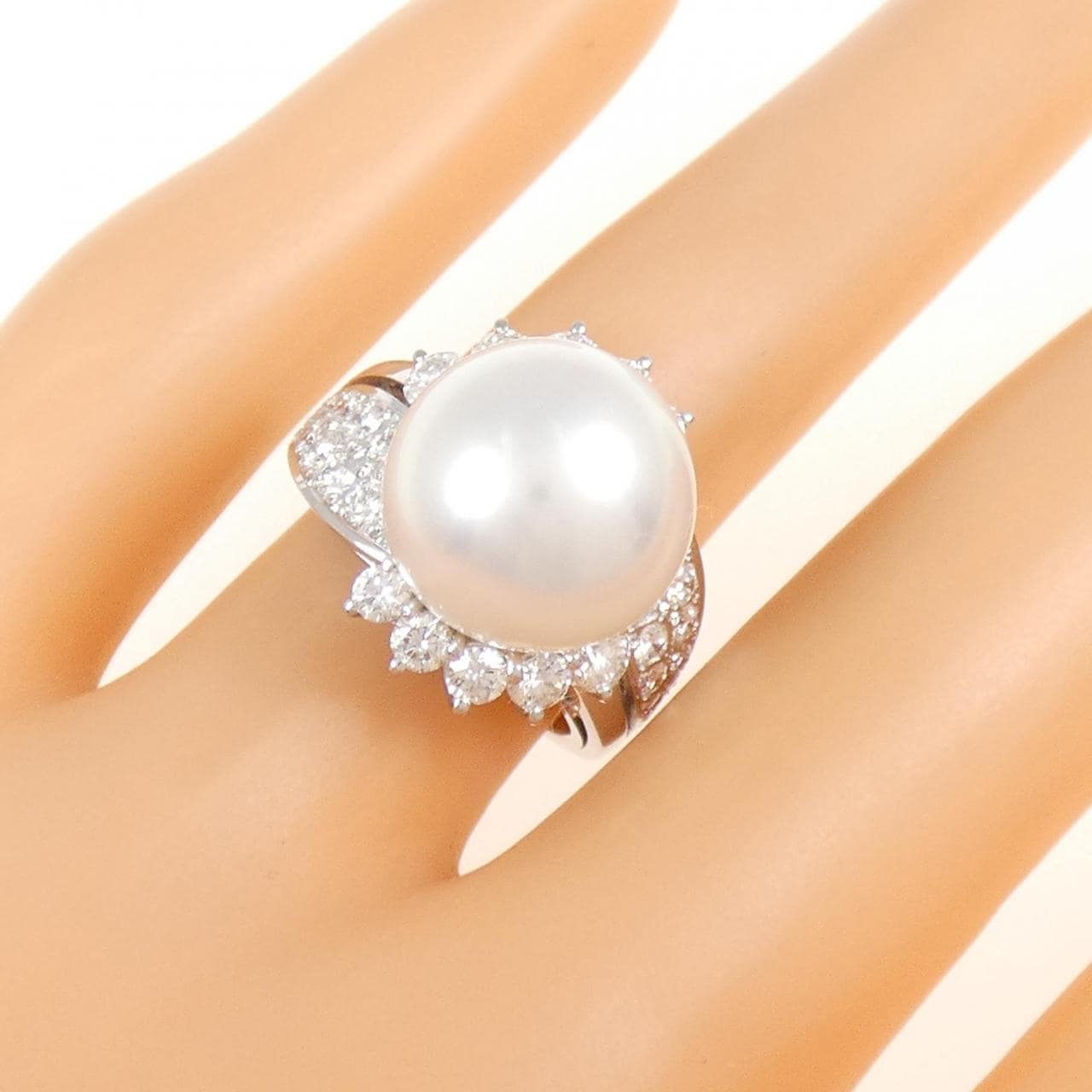 MIKIMOTO White Butterfly Pearl ring