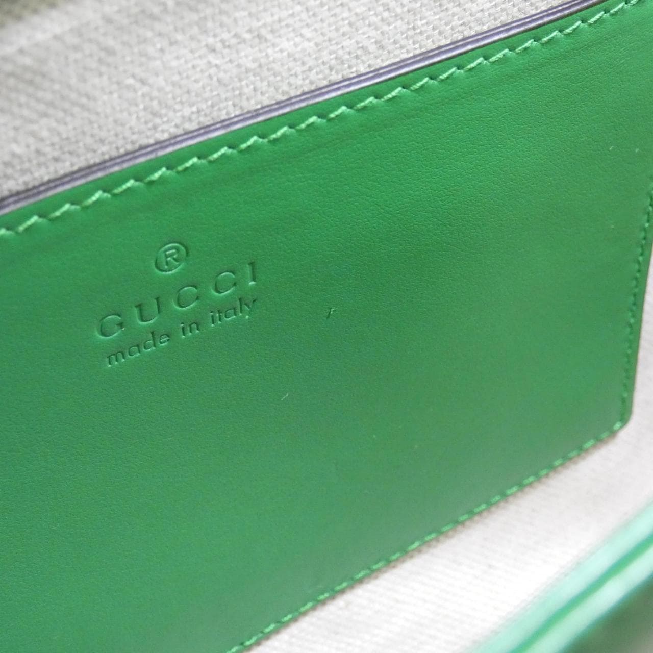 Gucci 702200 UM8HG肩背包