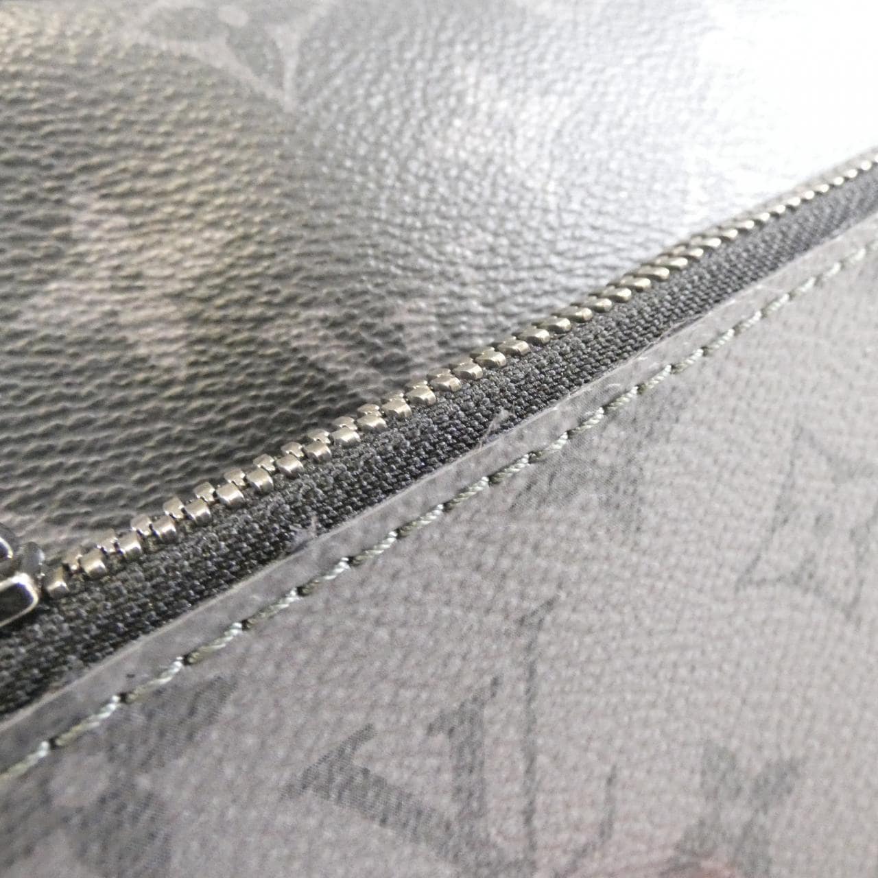 LOUIS VUITTON Monogram Eclipse Reverse Trio 郵差包 M69443 單肩包