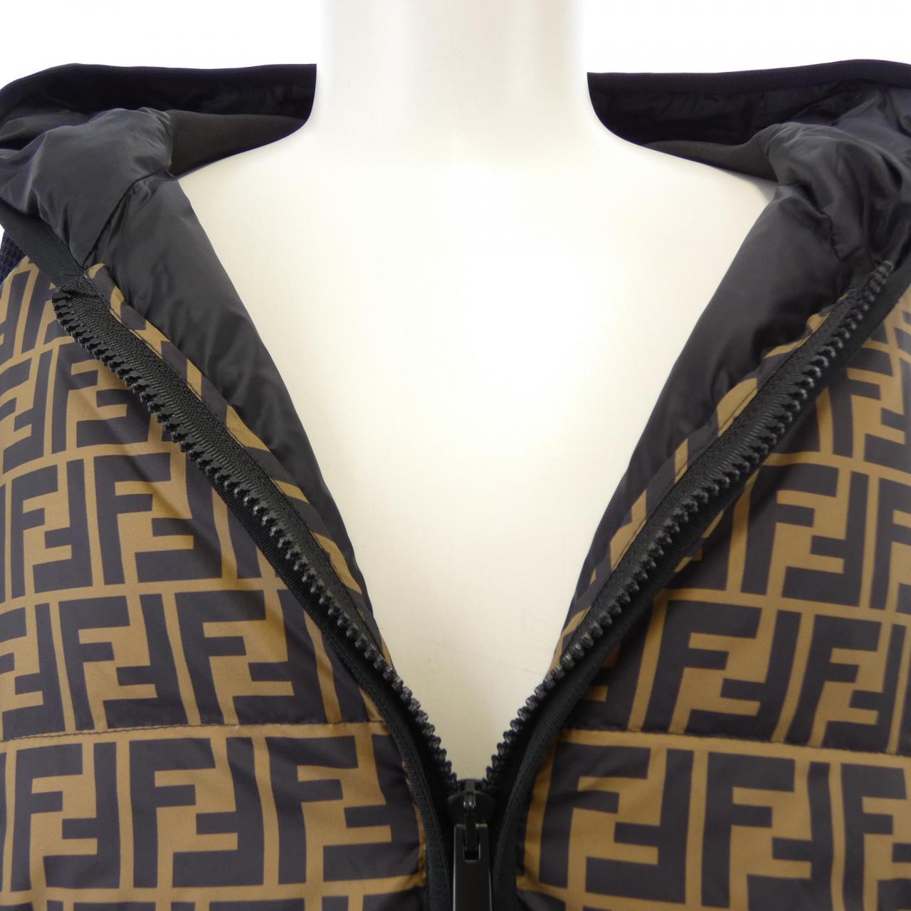 フェンディ FENDI FAF556 AAAA ダウンジャケット