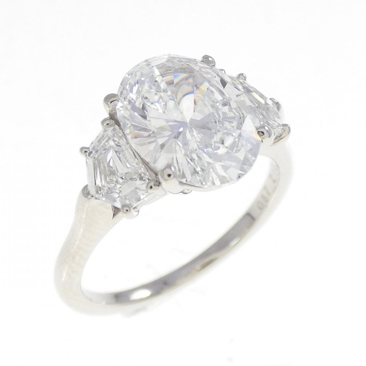 PT950 ダイヤモンド リング 2.064CT D VVS1 オーバルカット