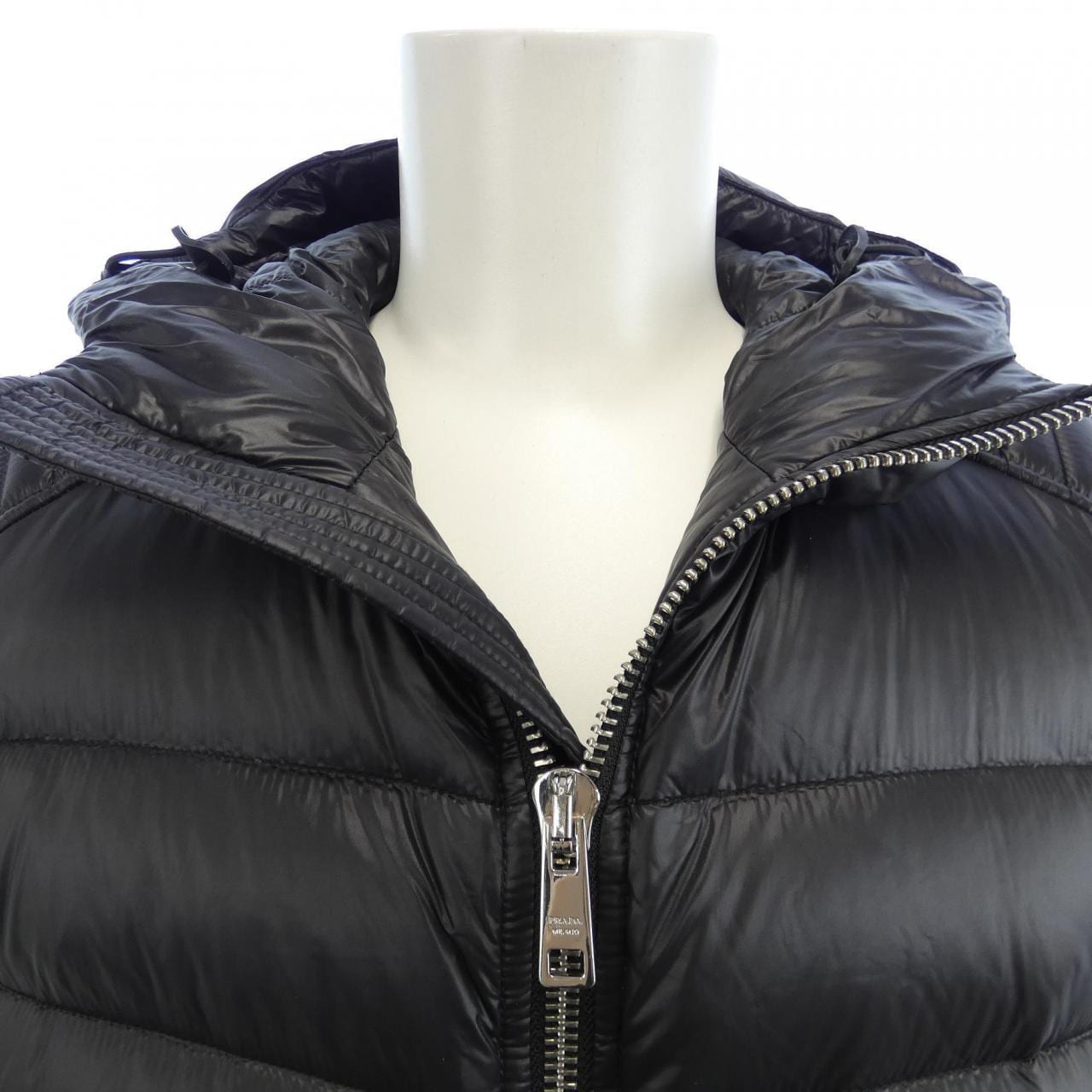 プラダ PRADA トライアングルロゴ SGA654 R142 AR0 ダウンジャケット
