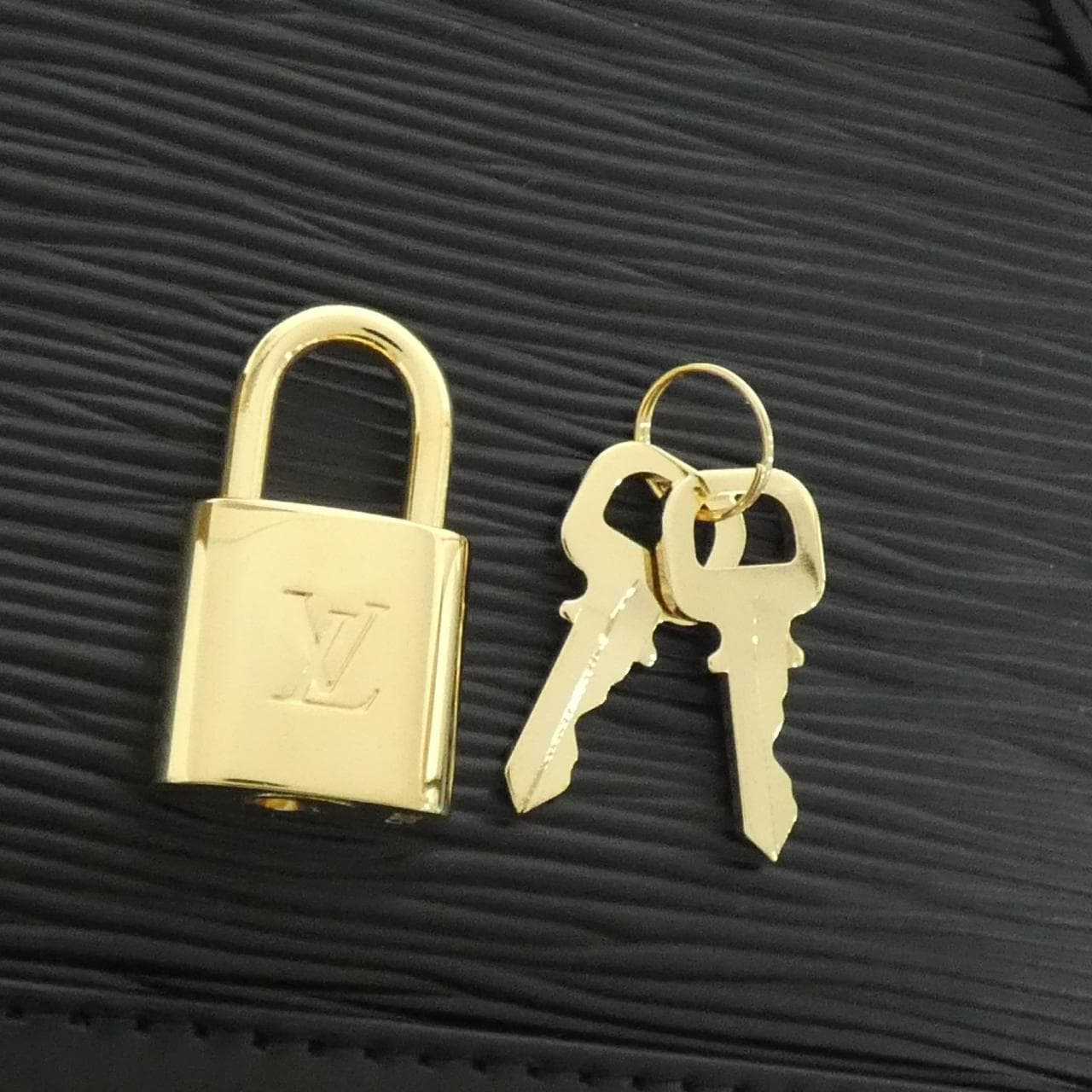 ルイヴィトン エピ(LV X TM) アルマBB M13670 バッグ