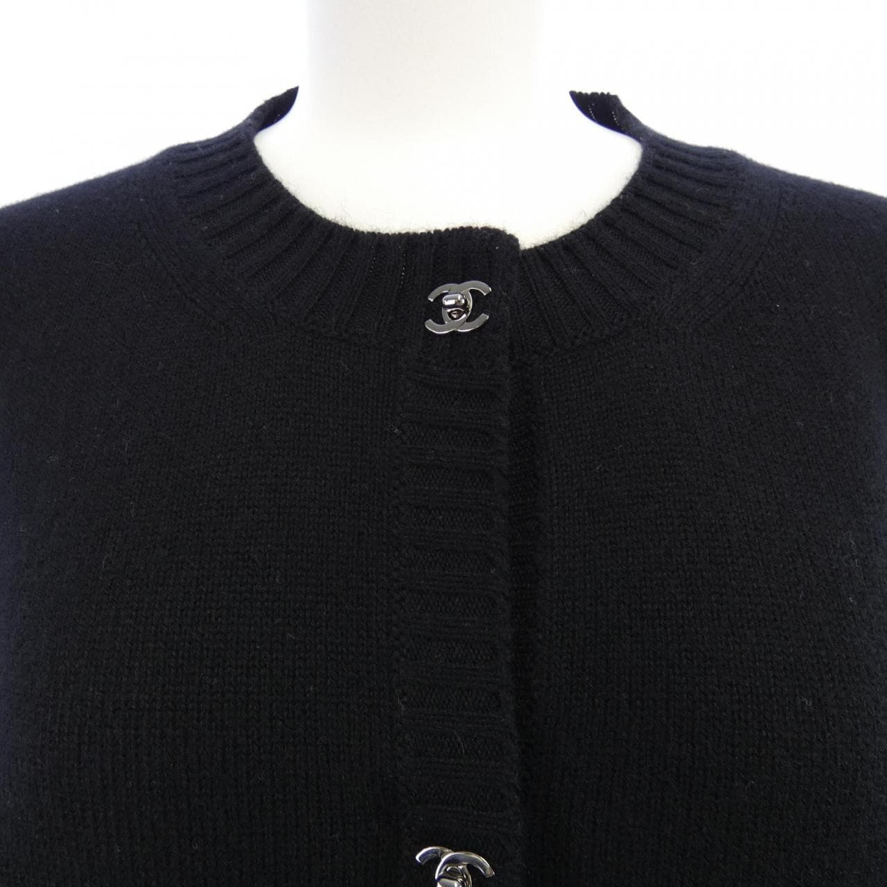 シャネル CHANEL ターンロック P39176K02744 カーディガン