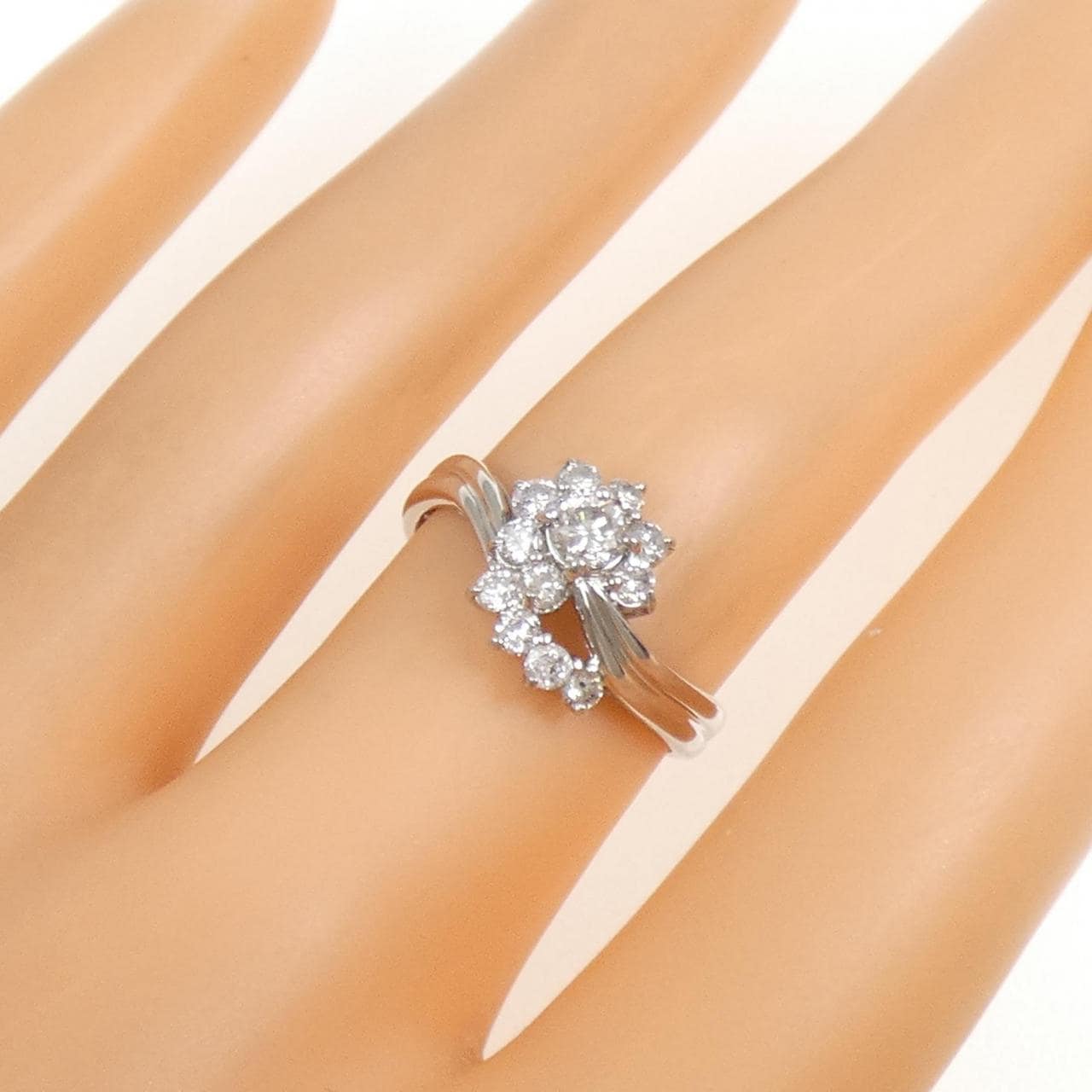 PT900 フラワー ダイヤモンド リング 0.50CT