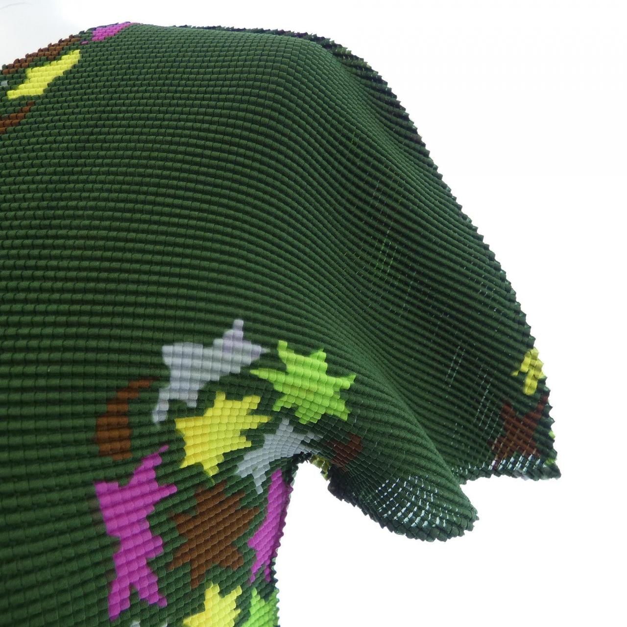 ミーイッセイミヤケ me ISSEY MIYAKE トップス