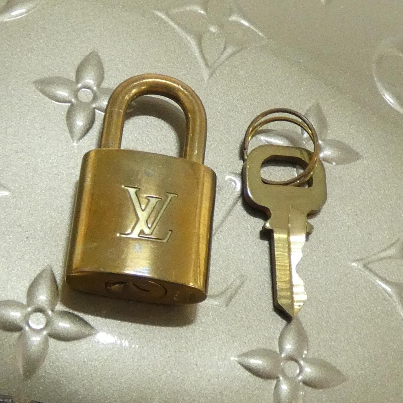 ルイヴィトン ヴェルニ+モノグラム アルマBB M44862 バッグ