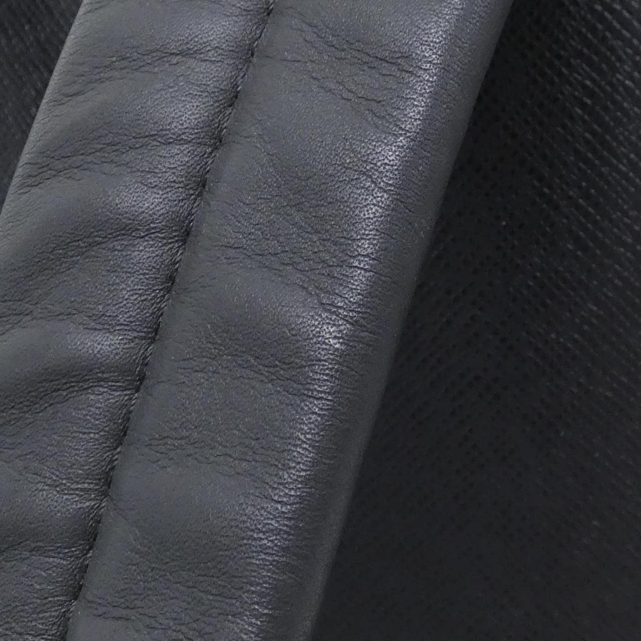 ルイヴィトン タイガ ラマ ディスカバリー バックパック M30230 リュックサック