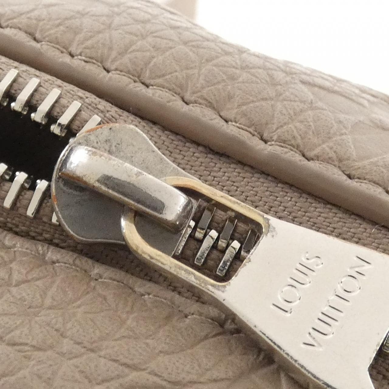 ルイヴィトン トリヨン モノグラム ミニ ソフトトランク M13868 ショルダーバッグ