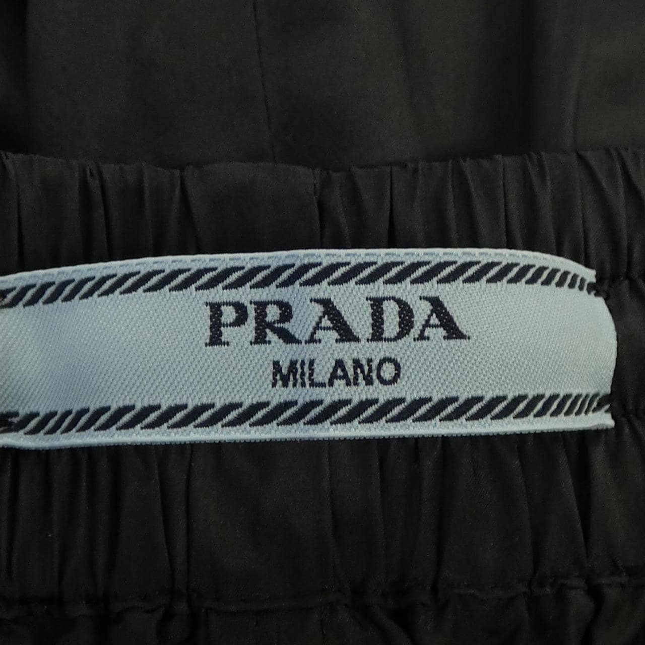 プラダ PRADA トライアングルロゴ P218G S221 10GP ショートパンツ