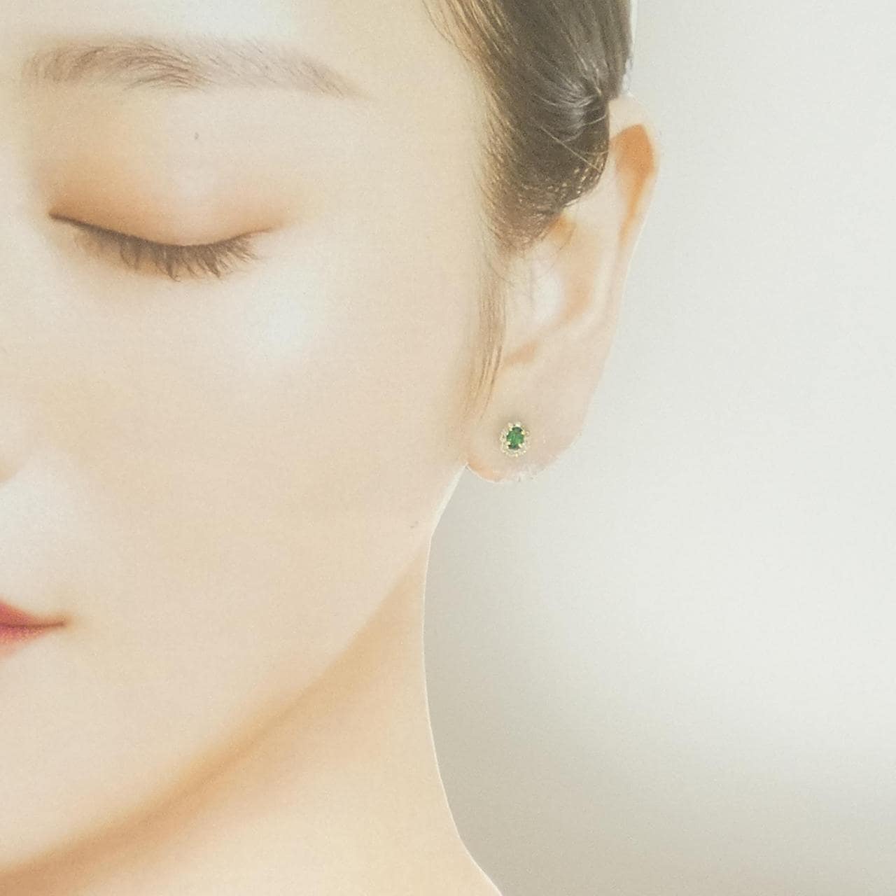 K18YG Green Garnet Earrings 0.30CT