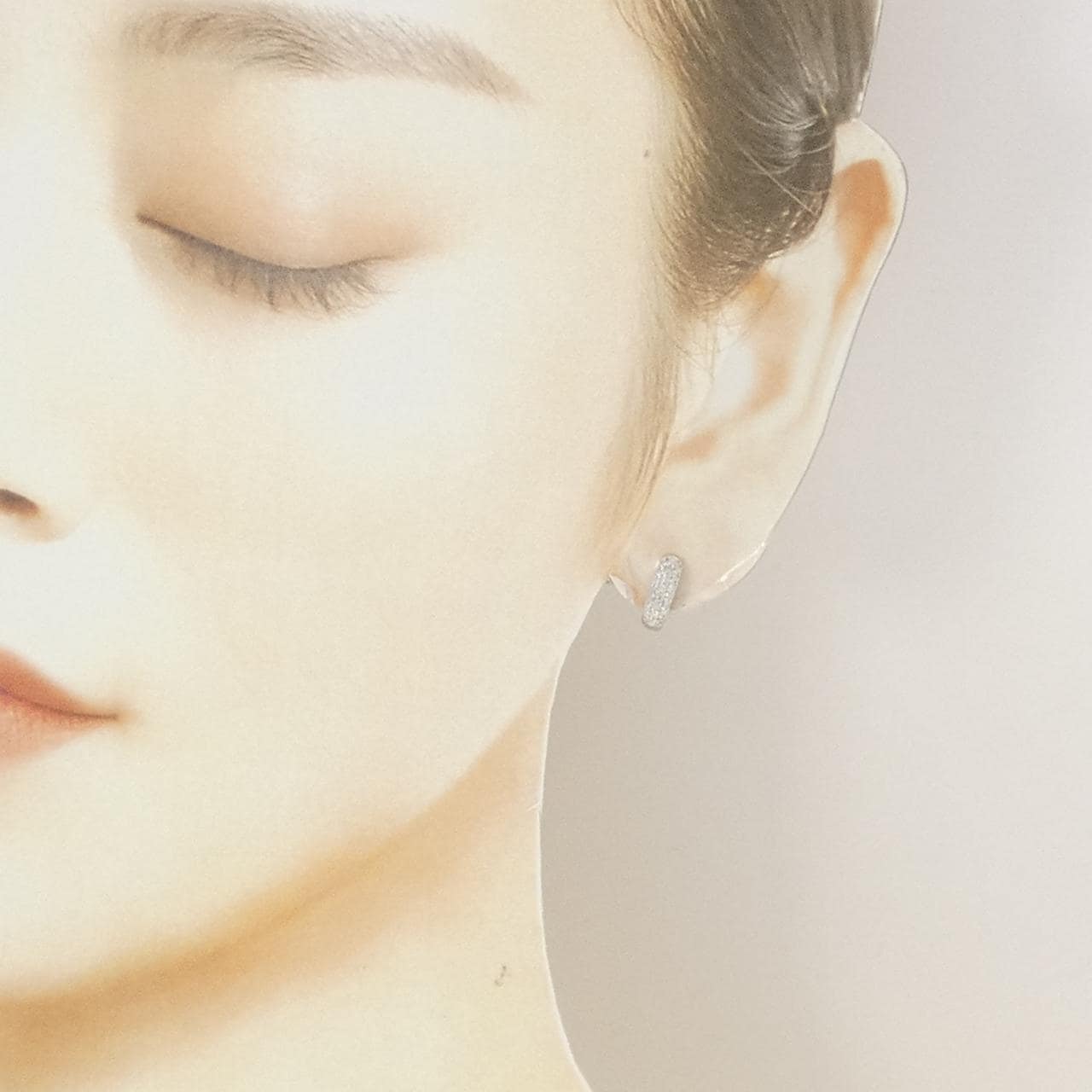 K18WG パヴェ ダイヤモンド イヤリング 0.30CT