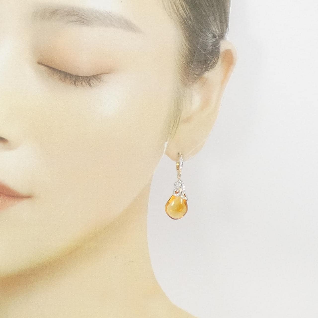 750YG/750WG Citrine Earrings 20.63CT