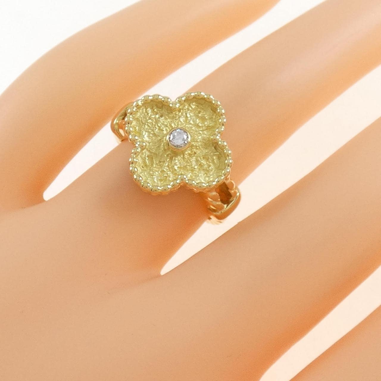 Van Cleef & Arpels vintage Alhambra Ring 0.06CT