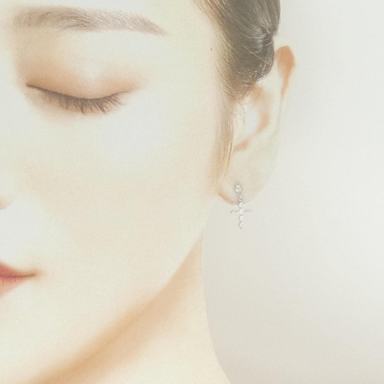 K18WG クロス ダイヤモンド ピアス 0.30CT