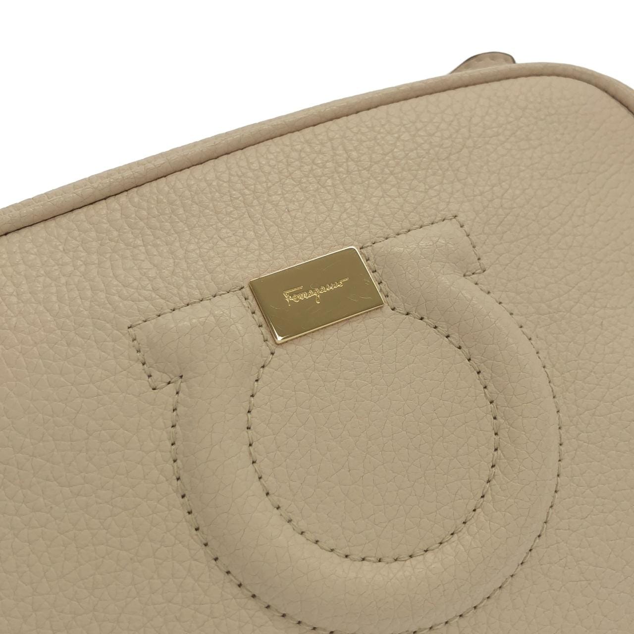 サルヴァトーレフェラガモ 21 H006 ショルダーバッグ