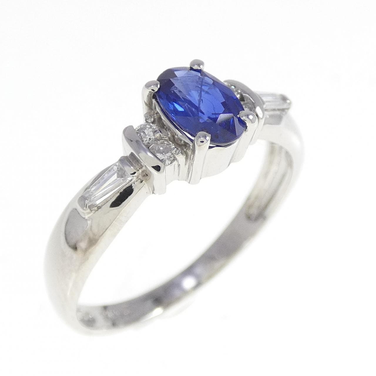 PT900 Sapphire Ring