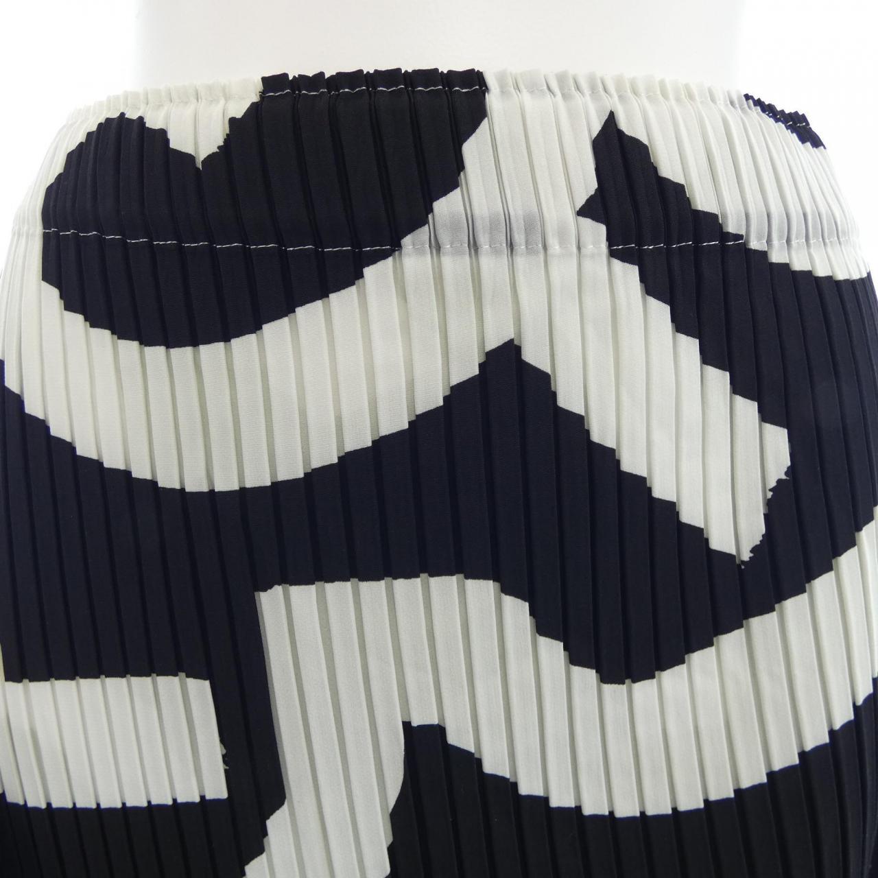 イッセイミヤケ ISSEY MIYAKE IM03FG166 スカート