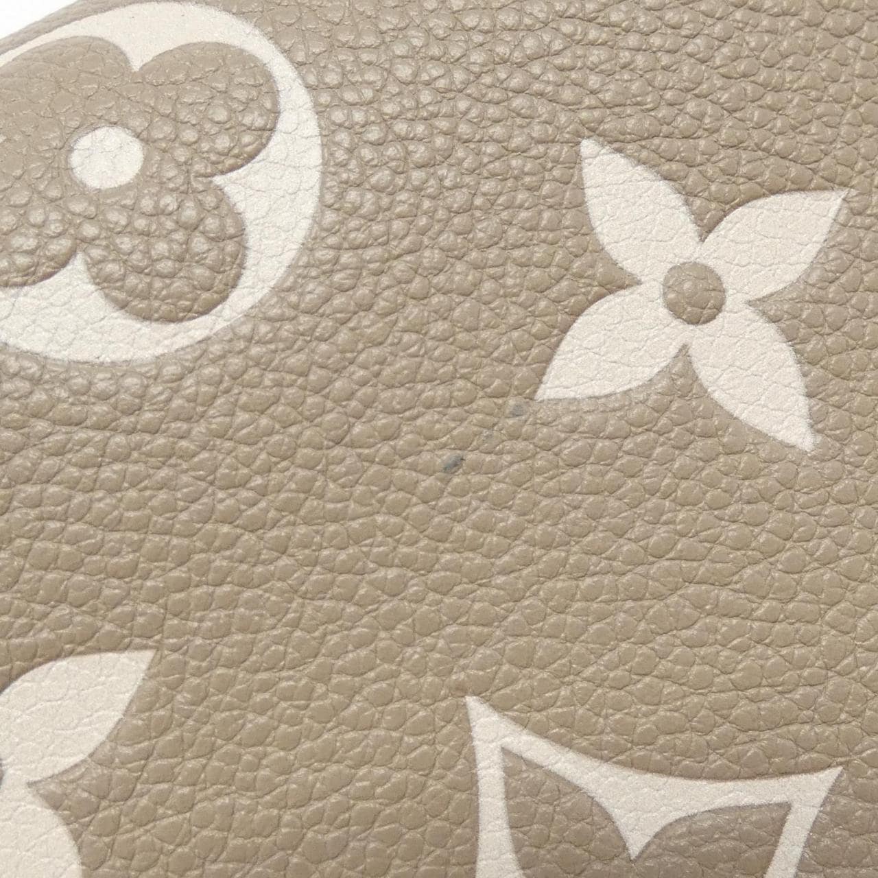 LOUIS VUITTON Bicolor Monogram Empreinte Nano Diane M83300 斜挎包