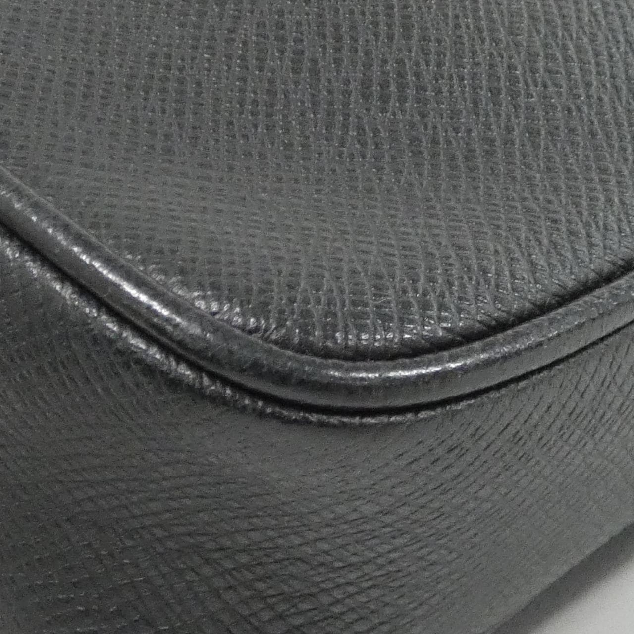 ルイヴィトン タイガ アウトドア メッセンジャー PM M33435 ショルダーバッグ